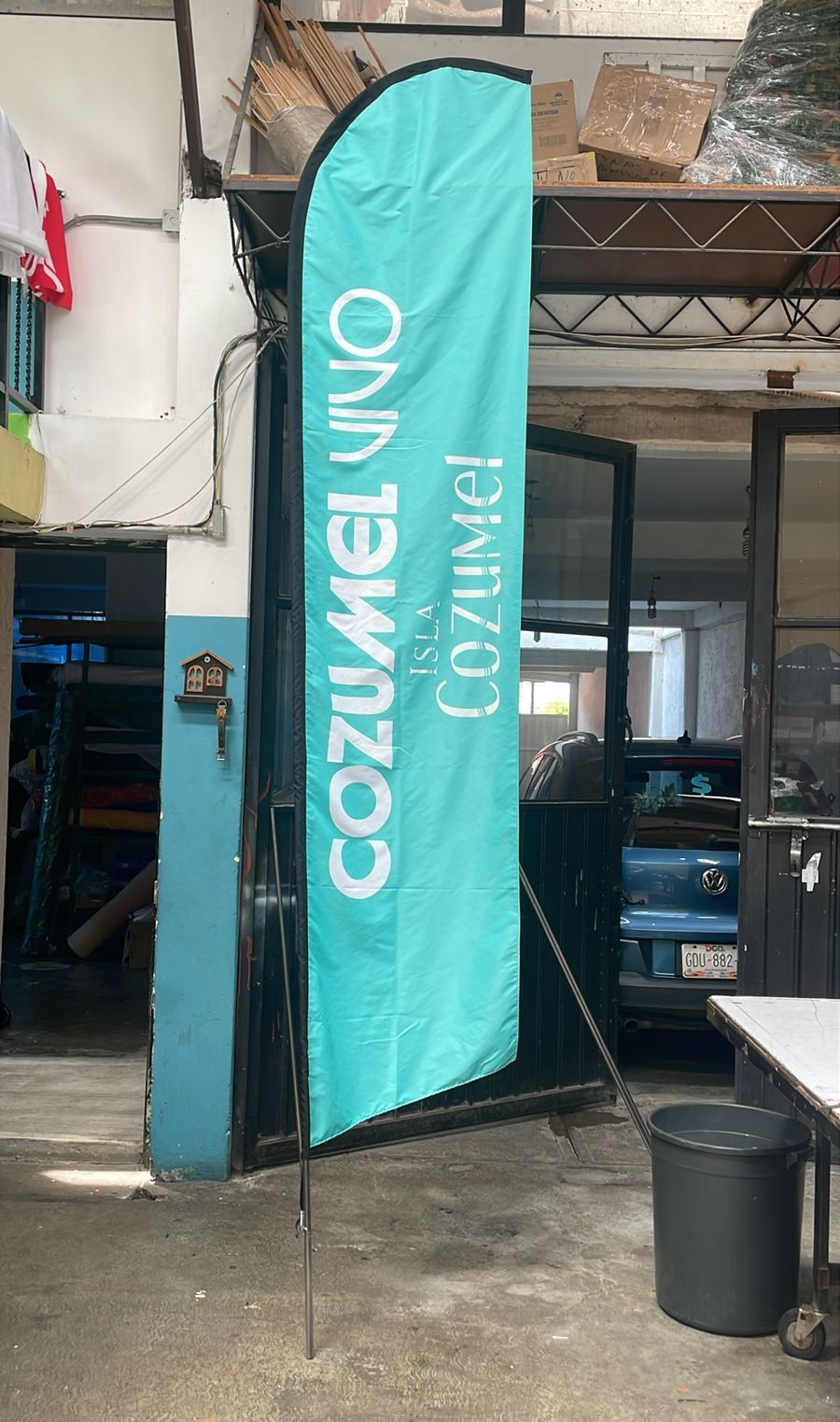 Diseño e impresión de banderas de publicidad corporativa