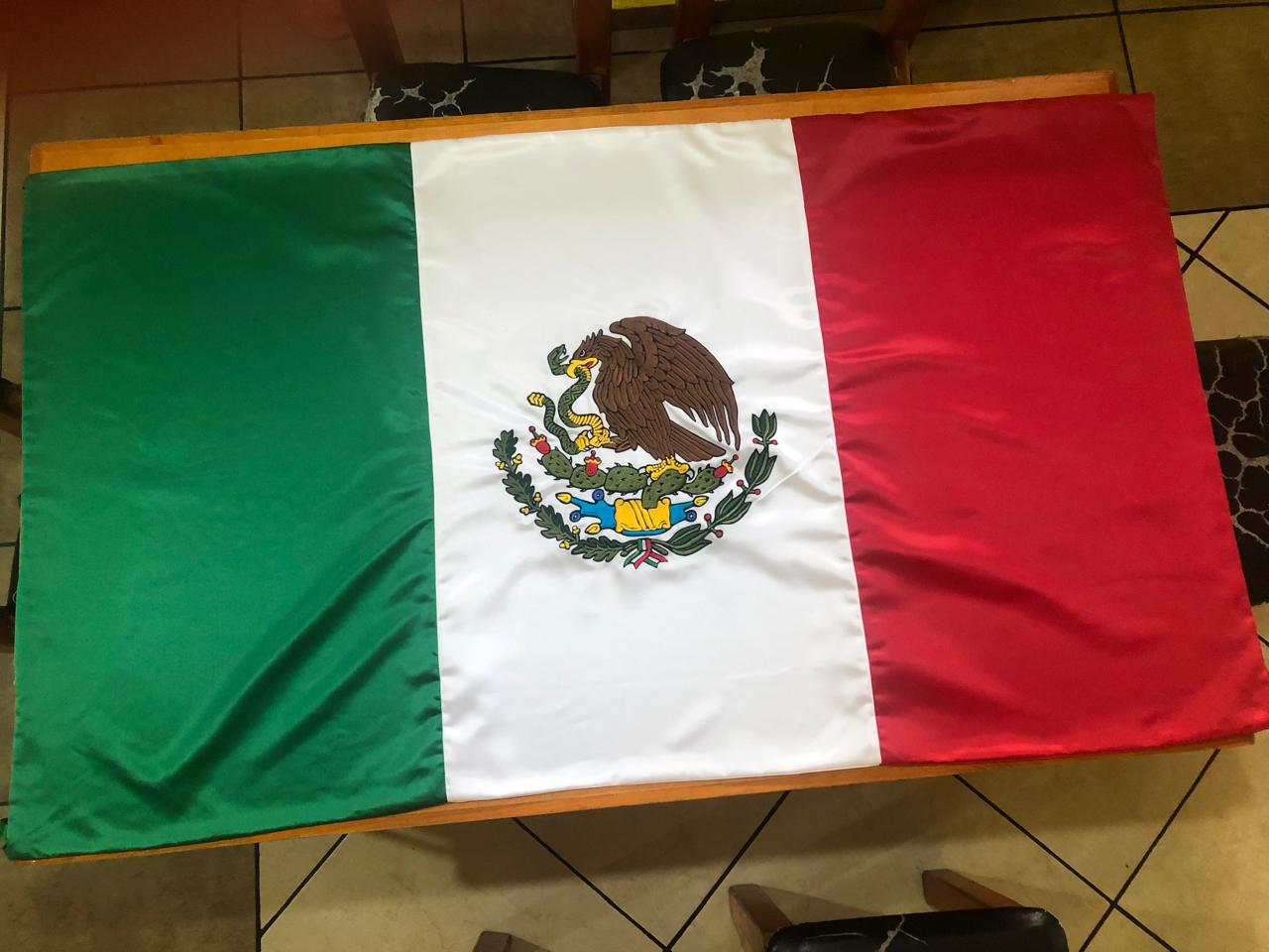 Fabricación de banderas monumentales para exterior en CDMX
